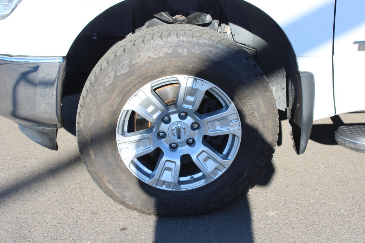 Nissan Titan 4x4 Crew Cab SV 2017