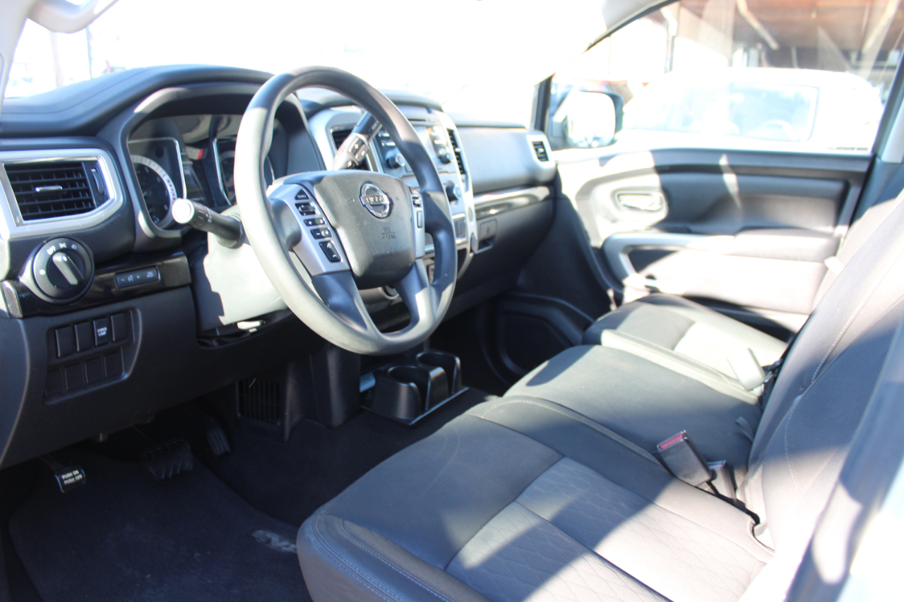 Nissan Titan 4x4 Crew Cab SV 2017