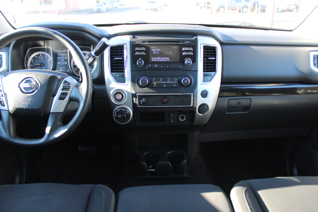 Nissan Titan 4x4 Crew Cab SV 2017