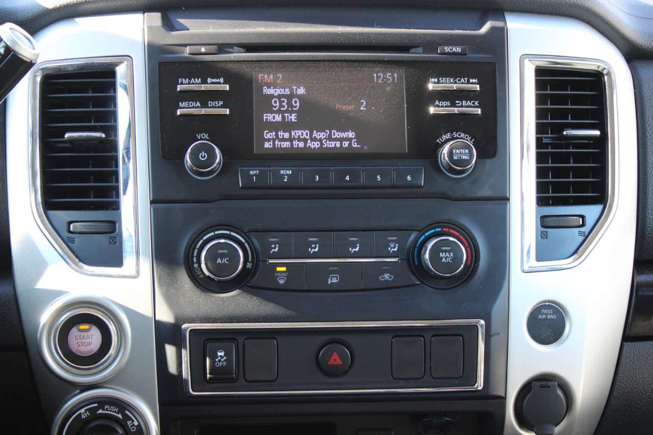 Nissan Titan 4x4 Crew Cab SV 2017