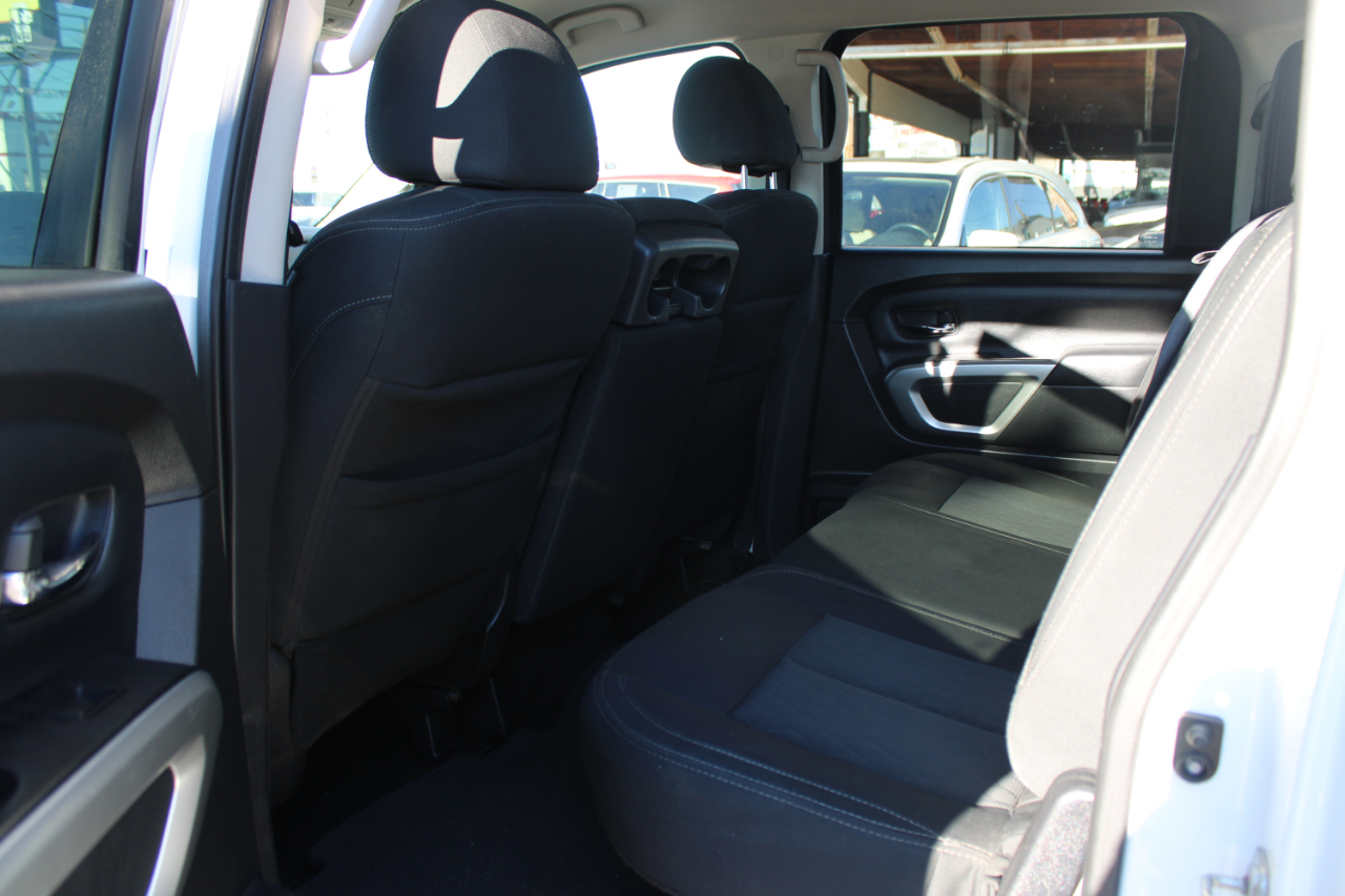 Nissan Titan 4x4 Crew Cab SV 2017