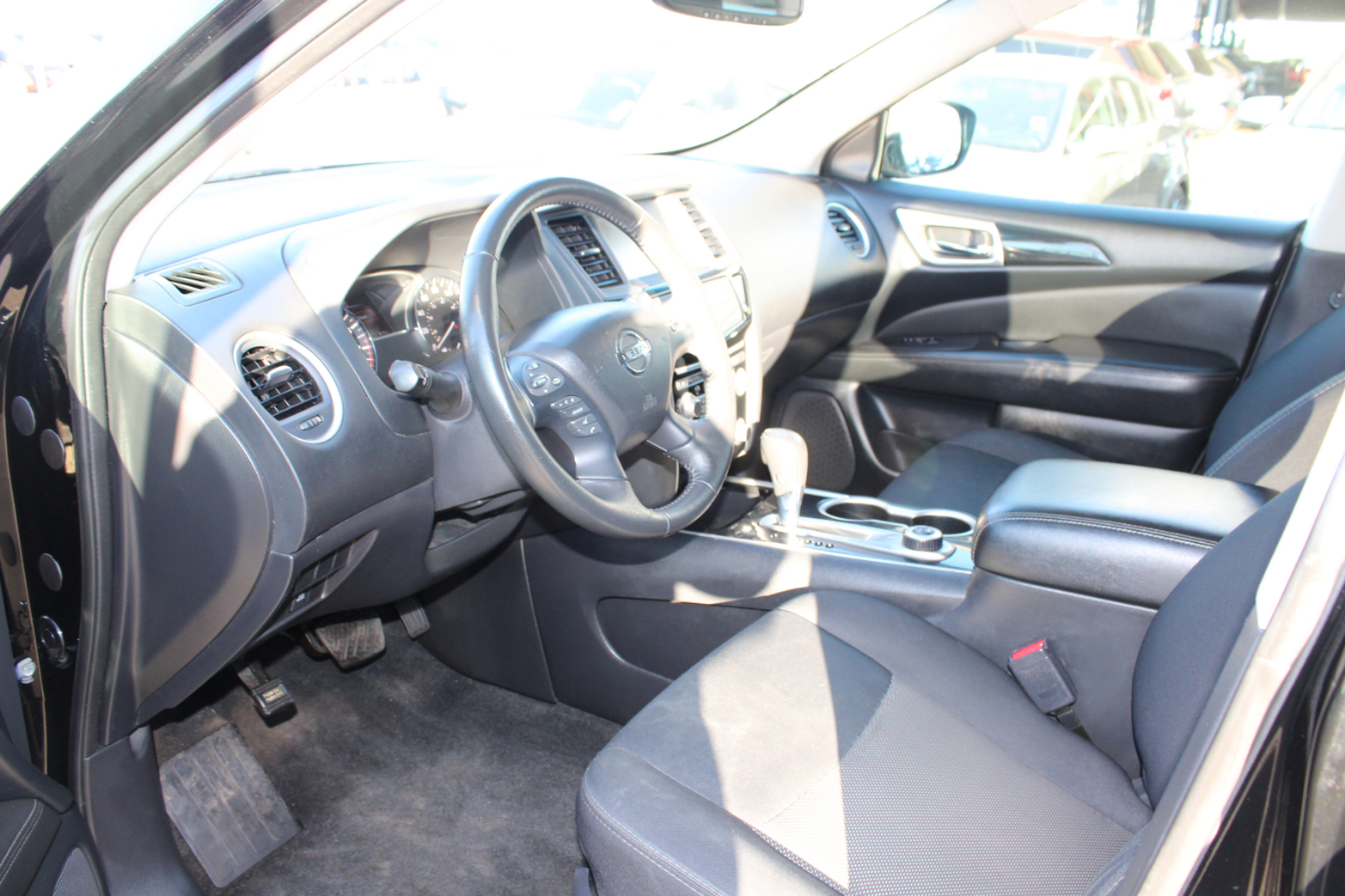 Nissan Pathfinder 4x4 SV 2018