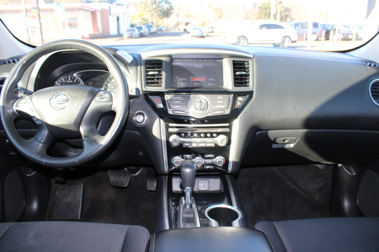 Nissan Pathfinder 4x4 SV 2018