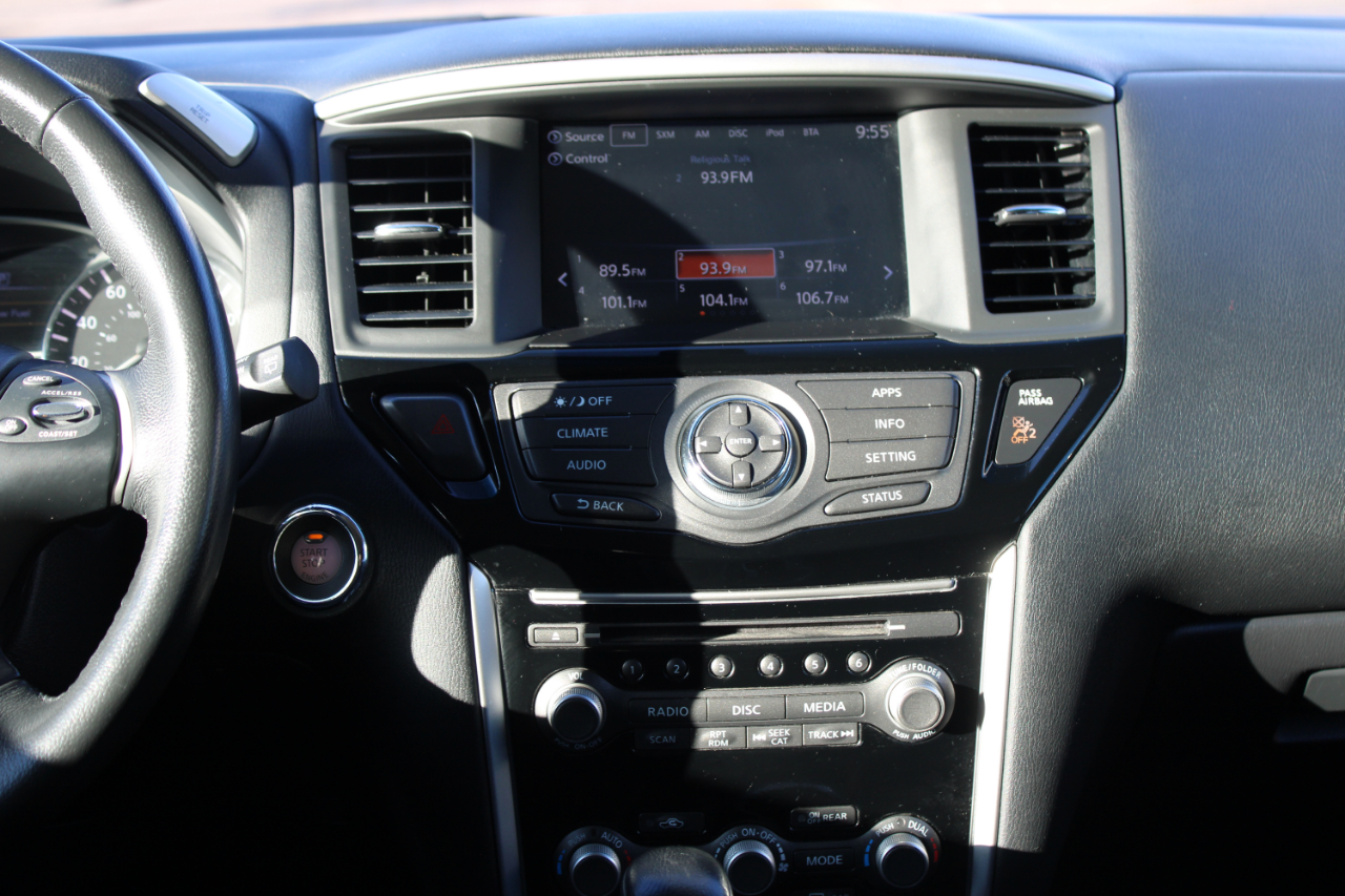 Nissan Pathfinder 4x4 SV 2018