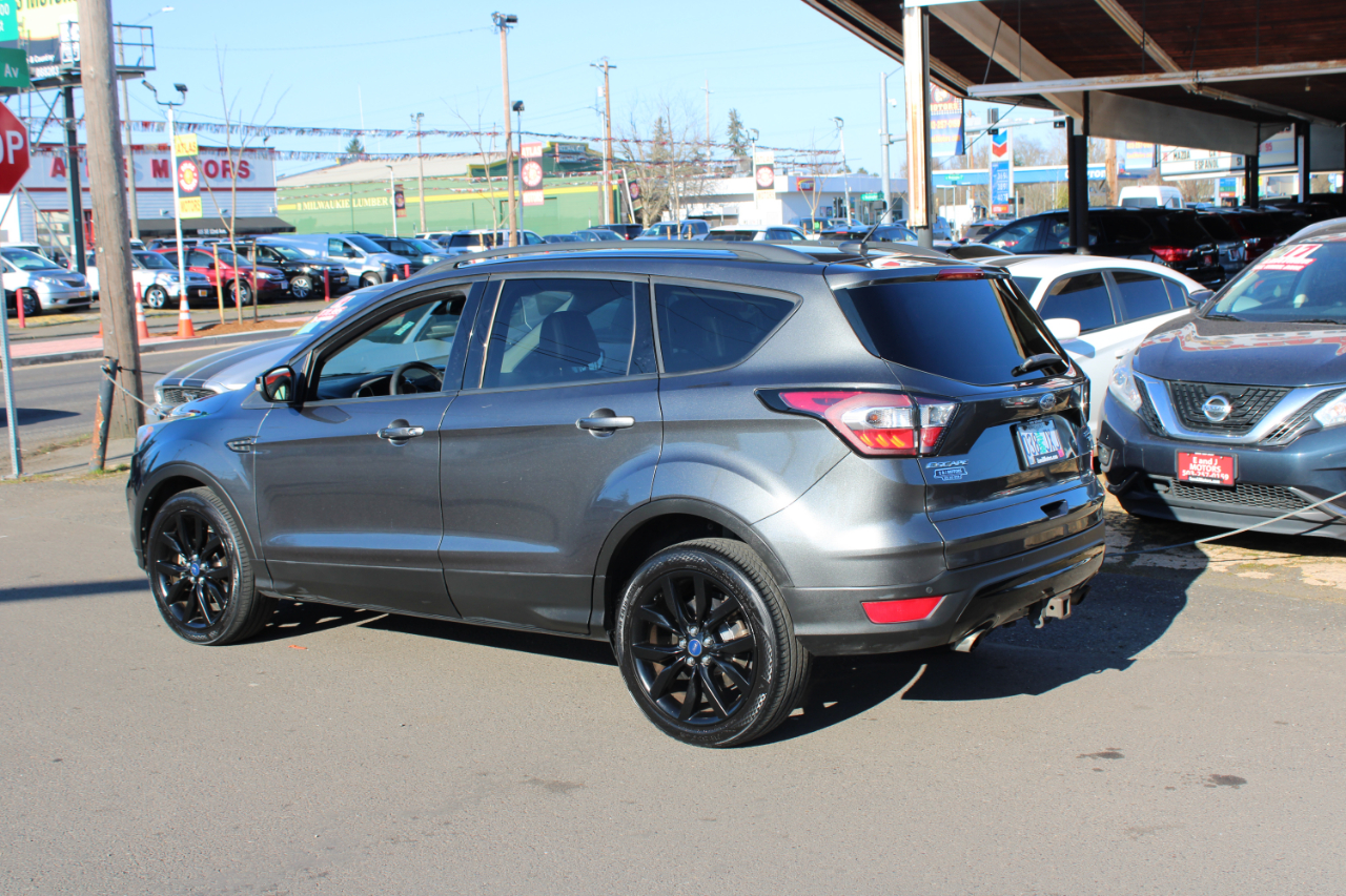 Ford Escape Titanium 4WD 2017