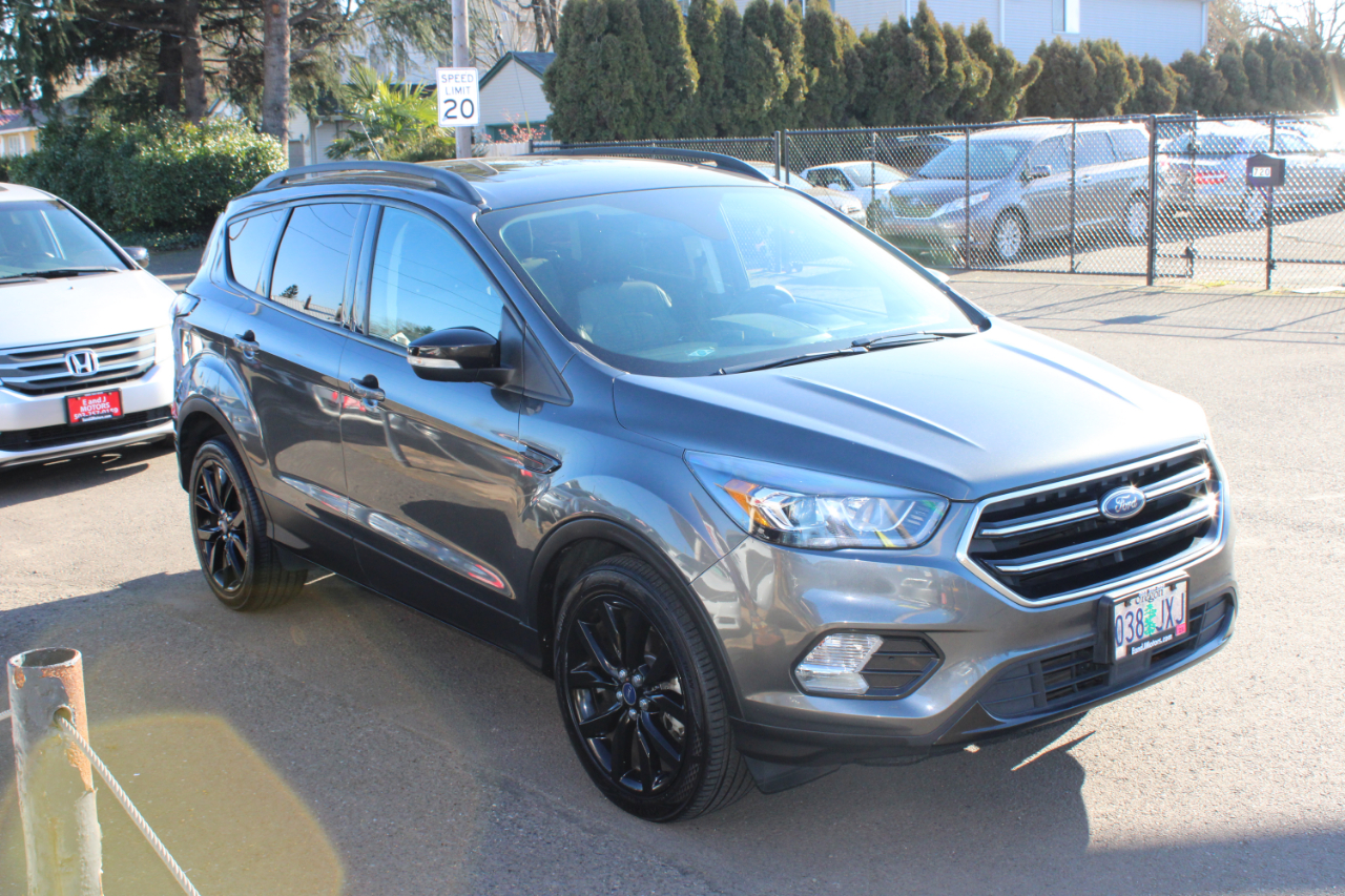 Ford Escape Titanium 4WD 2017
