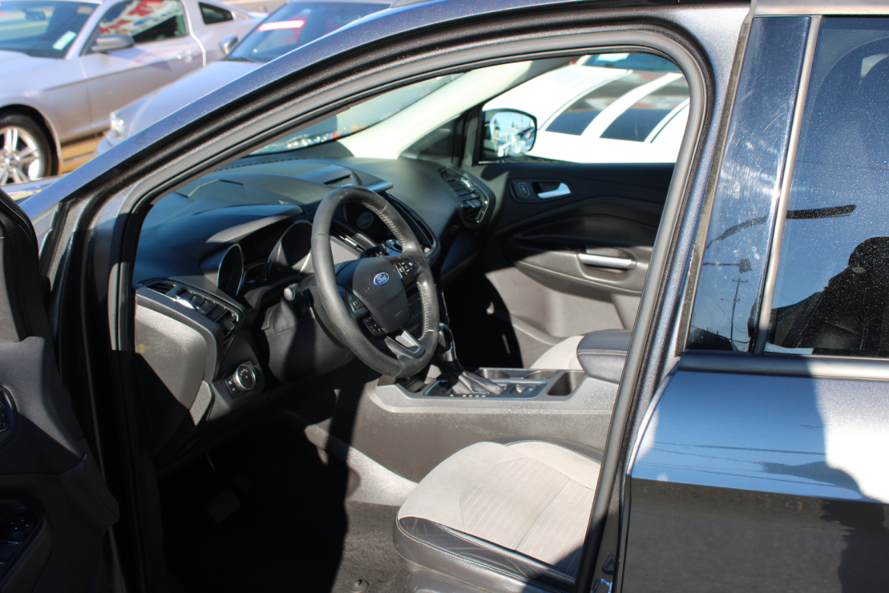 Ford Escape Titanium 4WD 2017