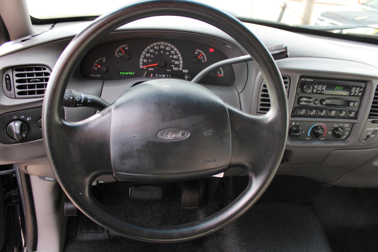 Ford F-150 Reg Cab 120" 4WD XL 2001