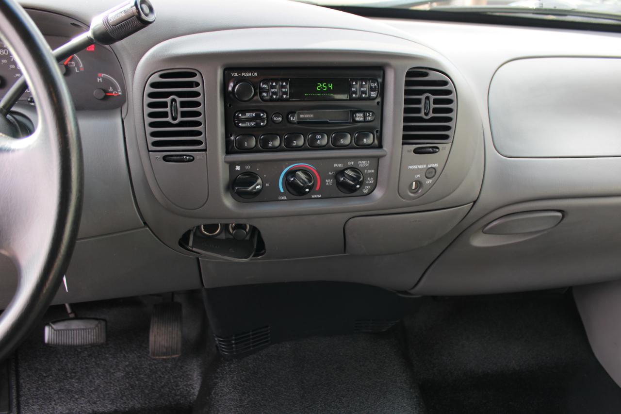 Ford F-150 Reg Cab 120" 4WD XL 2001