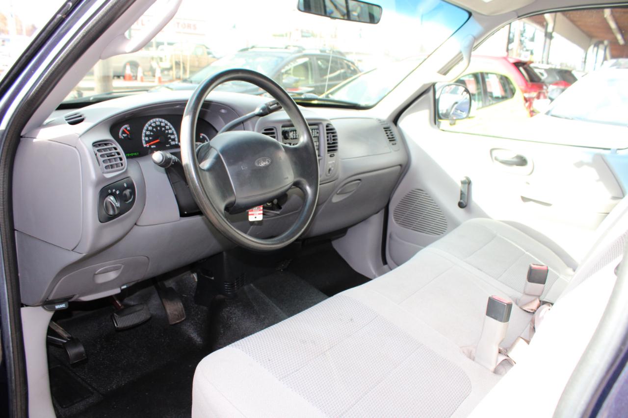 Ford F-150 Reg Cab 120" 4WD XL 2001