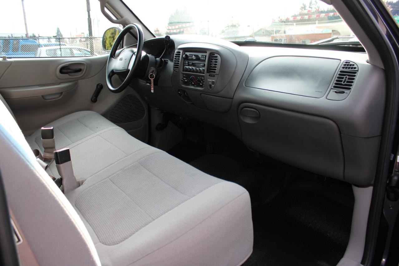 Ford F-150 Reg Cab 120" 4WD XL 2001