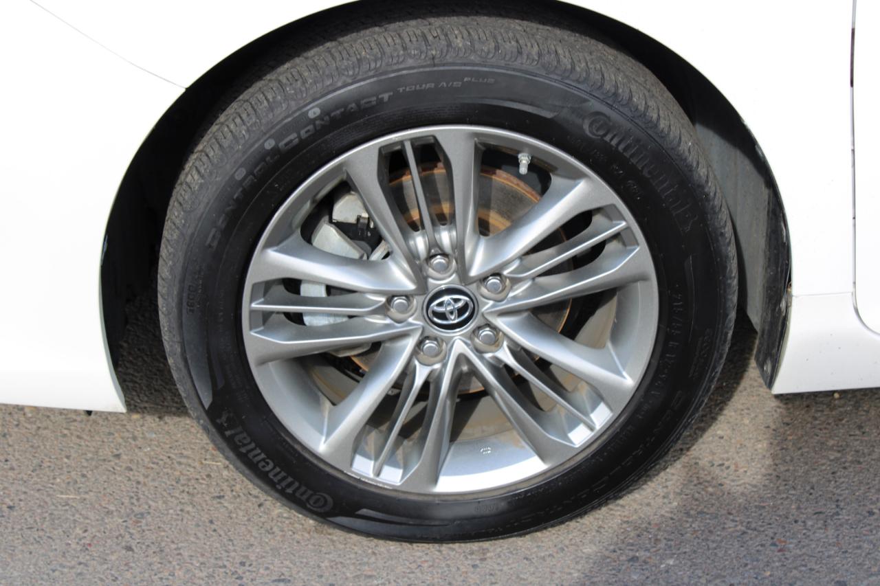 Toyota Camry 4dr Sdn I4 Auto XLE (Natl) 2015