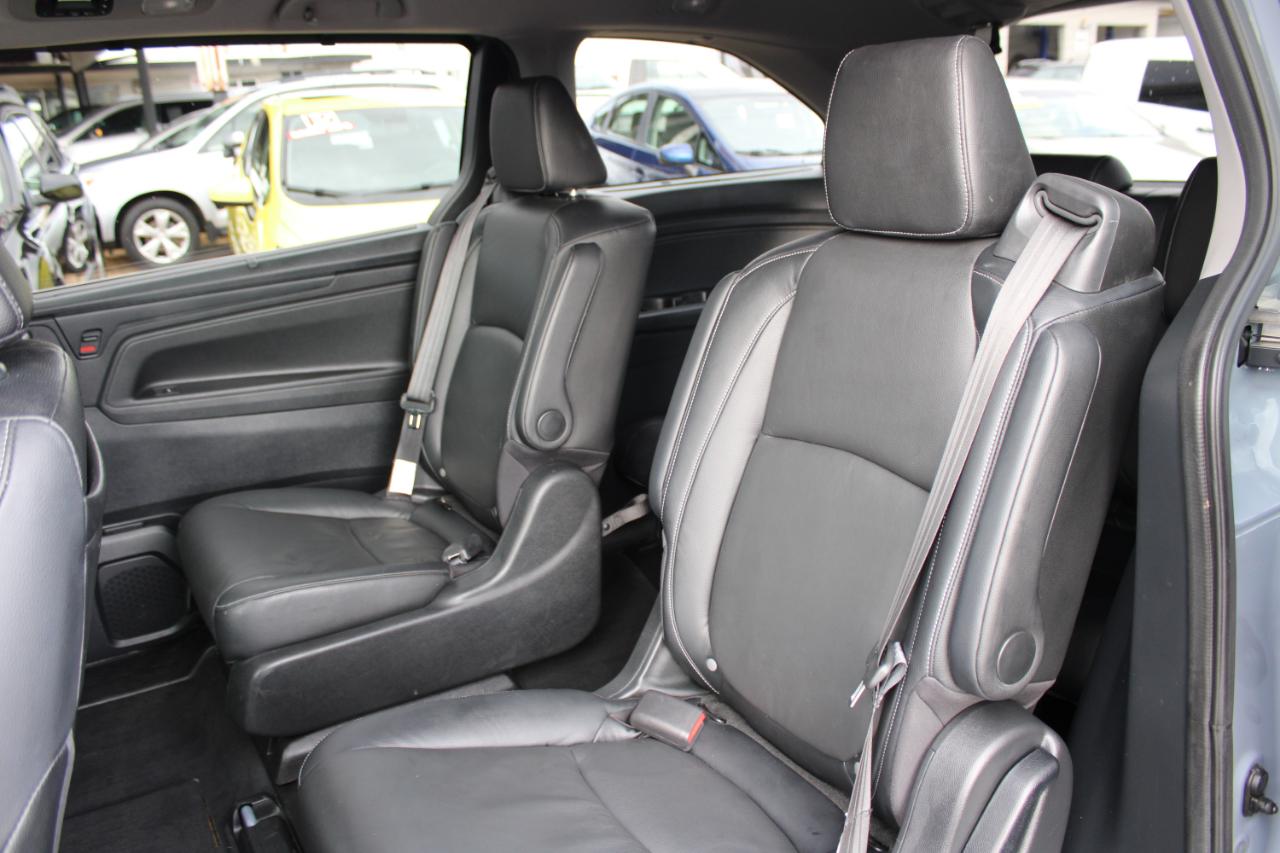 Honda Odyssey Touring Auto 2023