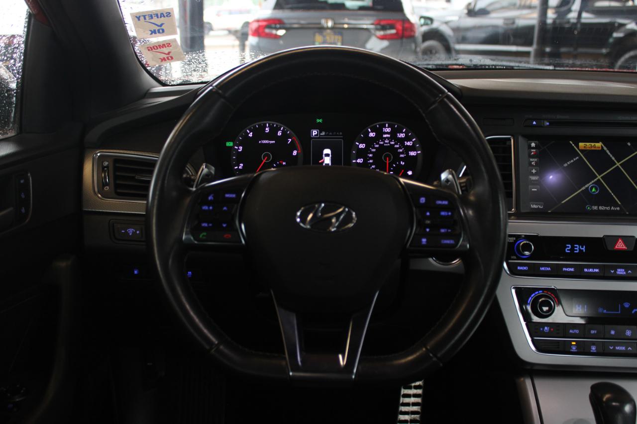 Hyundai Sonata 4dr Sdn 2.0T Limited w/Gray Accents 2015