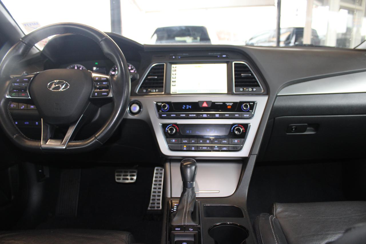 Hyundai Sonata 4dr Sdn 2.0T Limited w/Gray Accents 2015