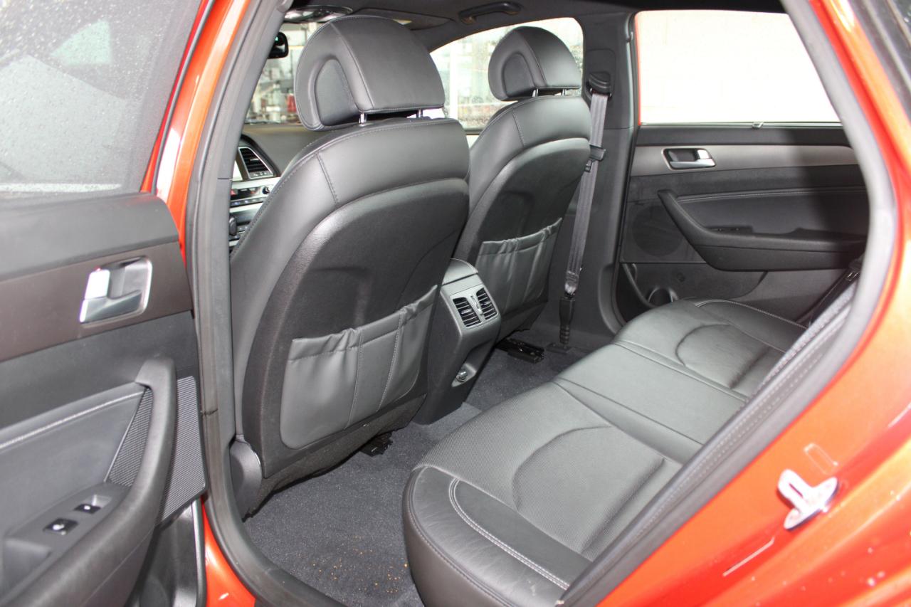 Hyundai Sonata 4dr Sdn 2.0T Limited w/Gray Accents 2015