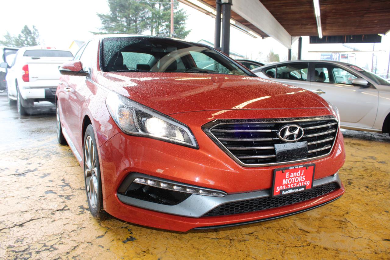Hyundai Sonata 4dr Sdn 2.0T Limited w/Gray Accents 2015