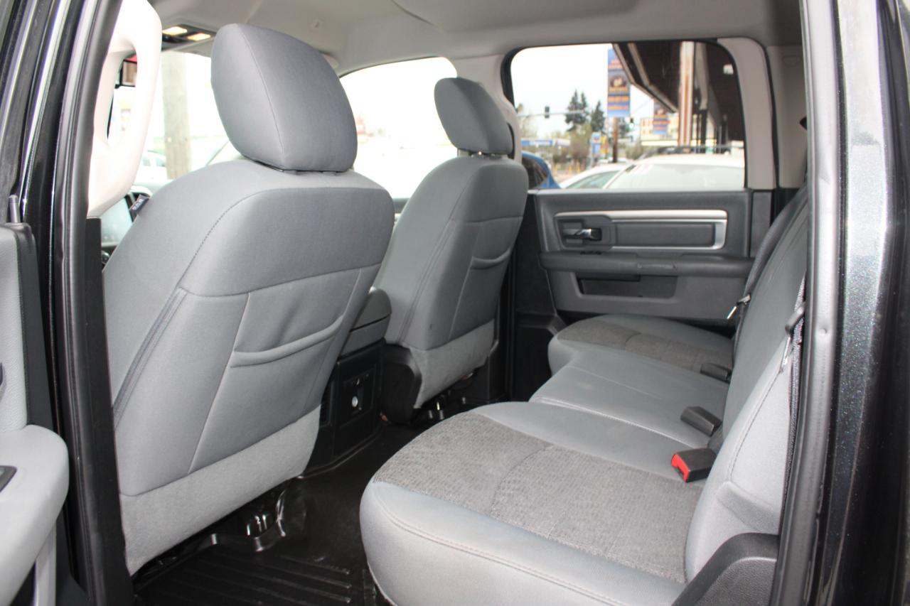 RAM 1500 Big Horn 4x2 Crew Cab 5'7" Box 2017