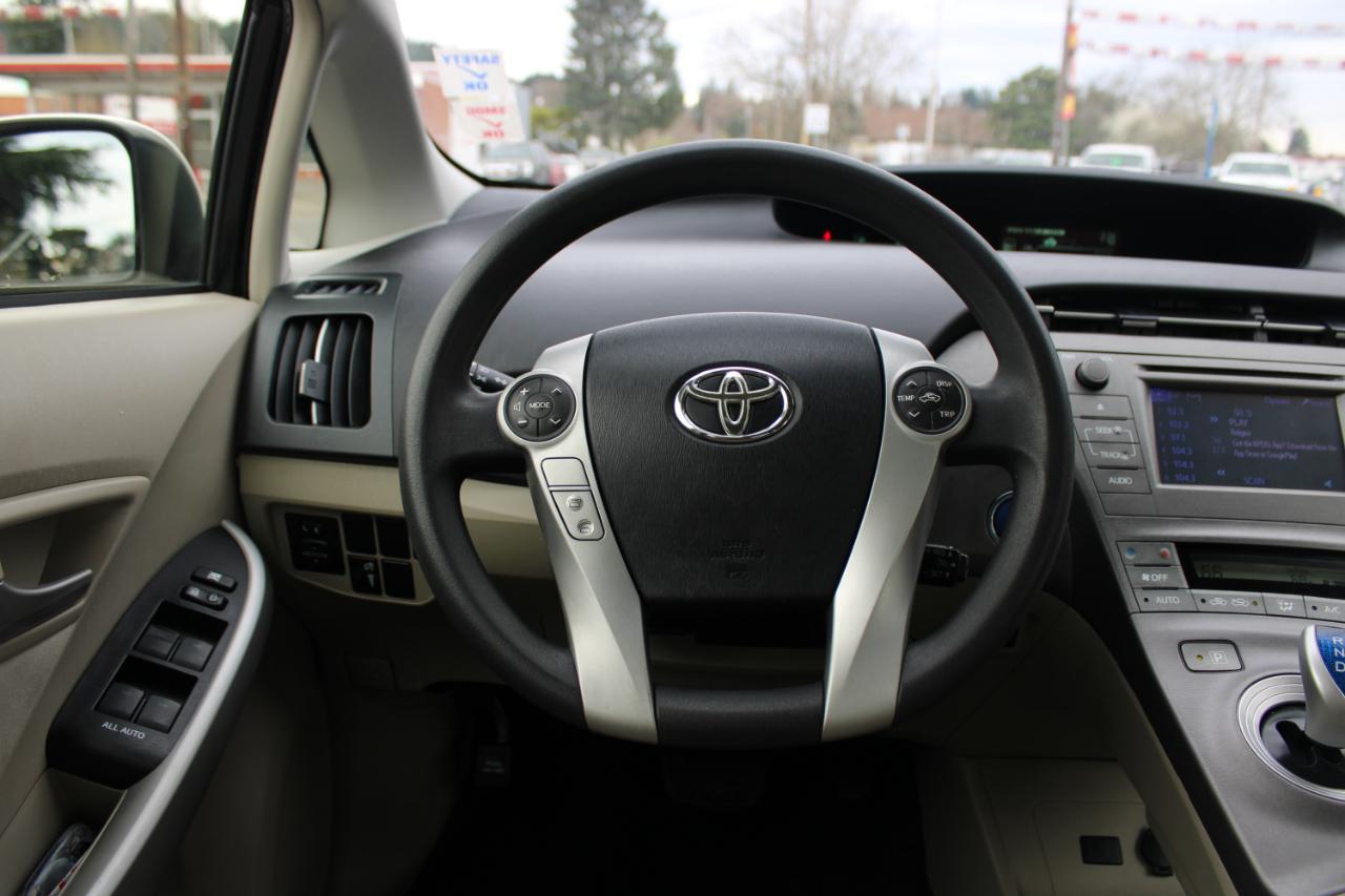 Toyota Prius 5dr HB Three (Natl) 2012