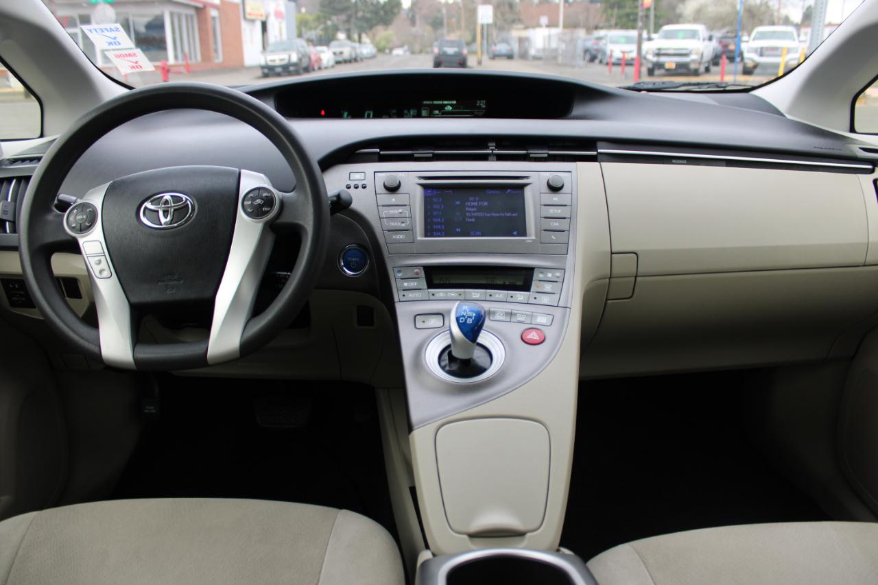 Toyota Prius 5dr HB Three (Natl) 2012