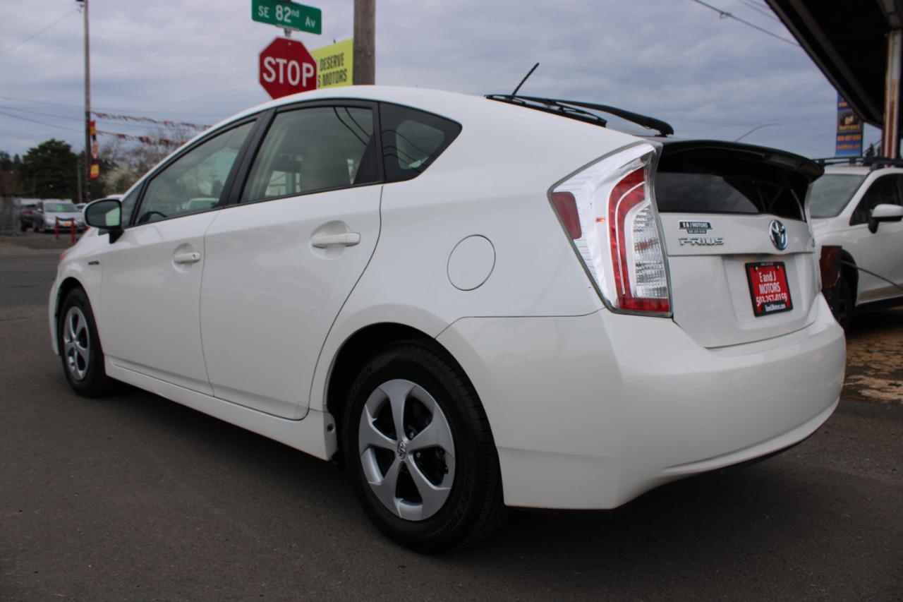 Toyota Prius 5dr HB Three (Natl) 2012