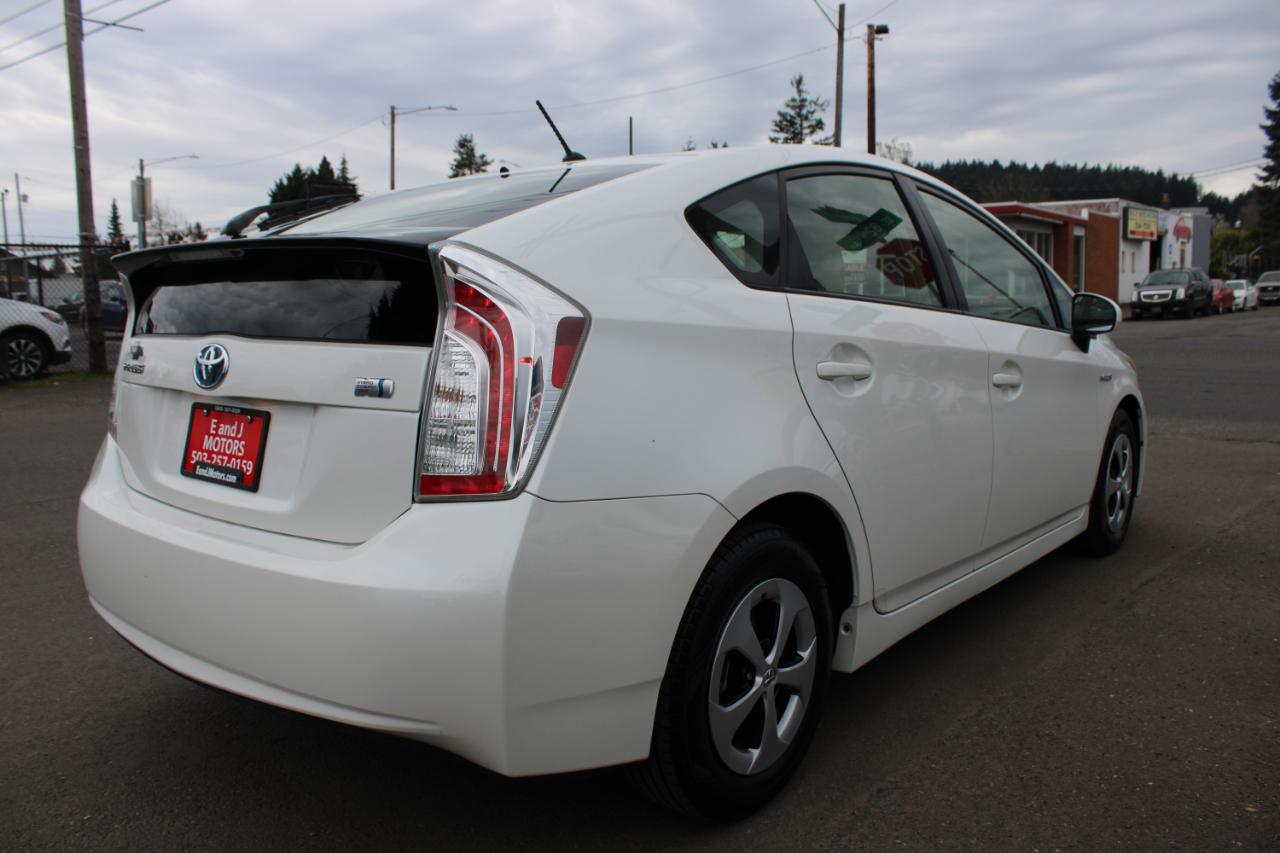 Toyota Prius 5dr HB Three (Natl) 2012