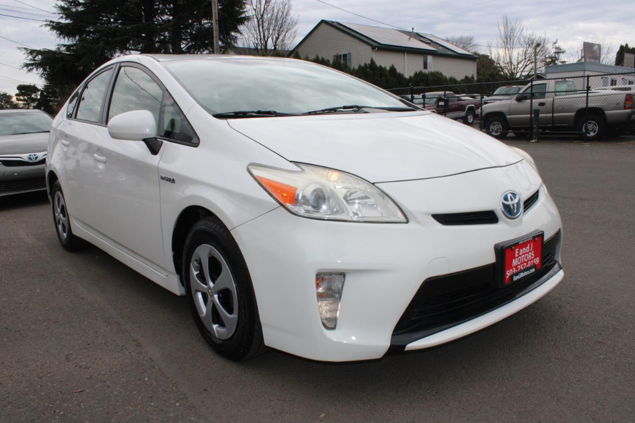 Toyota Prius 5dr HB Three (Natl) 2012