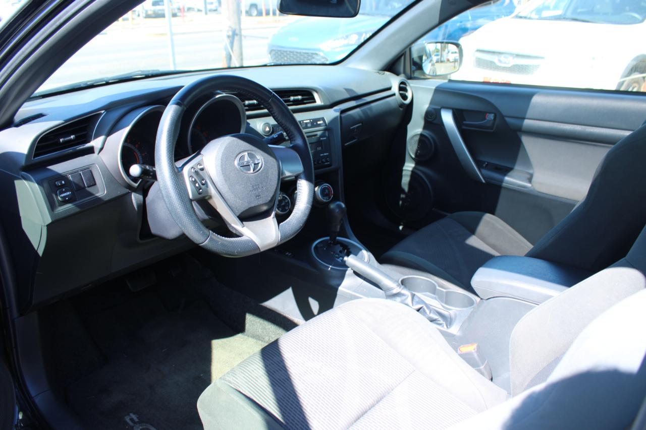 Scion tC 2dr HB Man (Natl) 2013