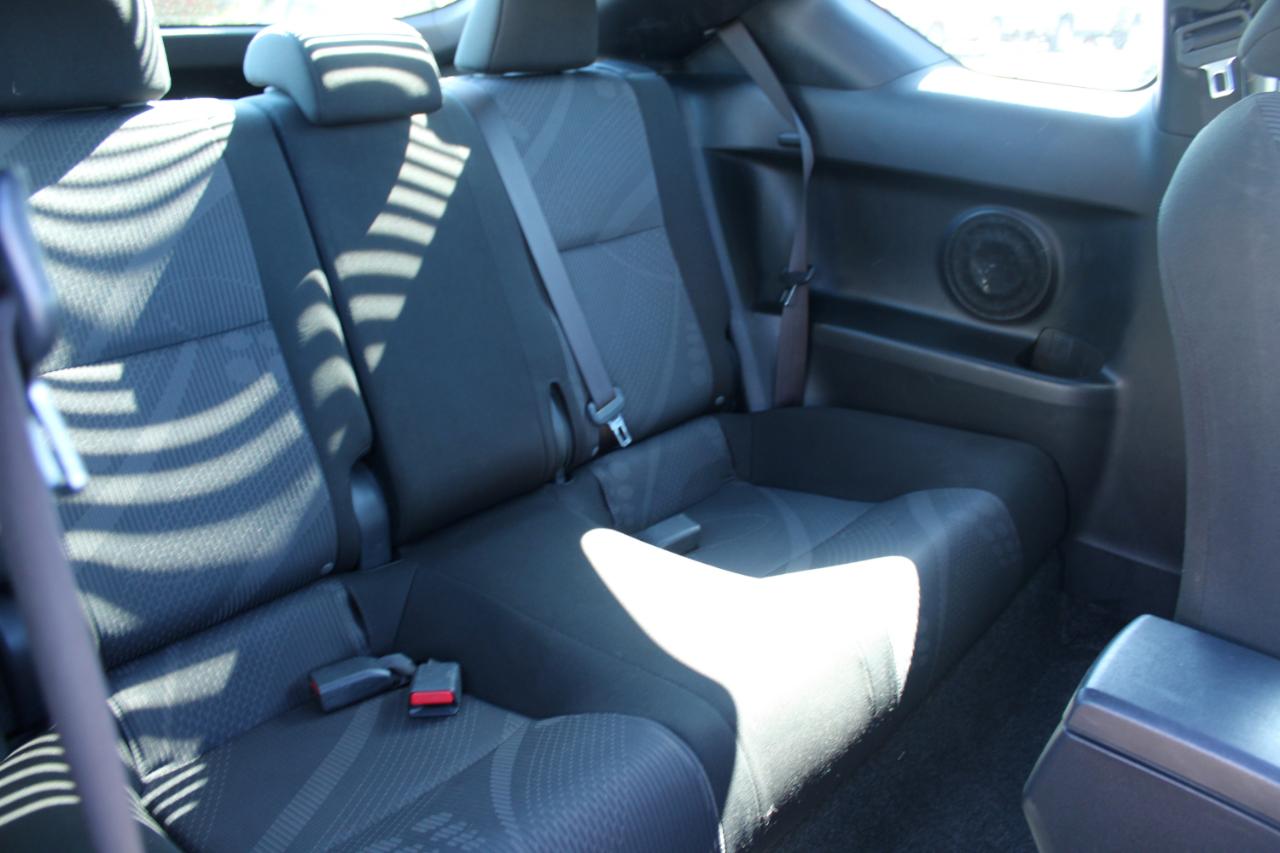 Scion tC 2dr HB Man (Natl) 2013