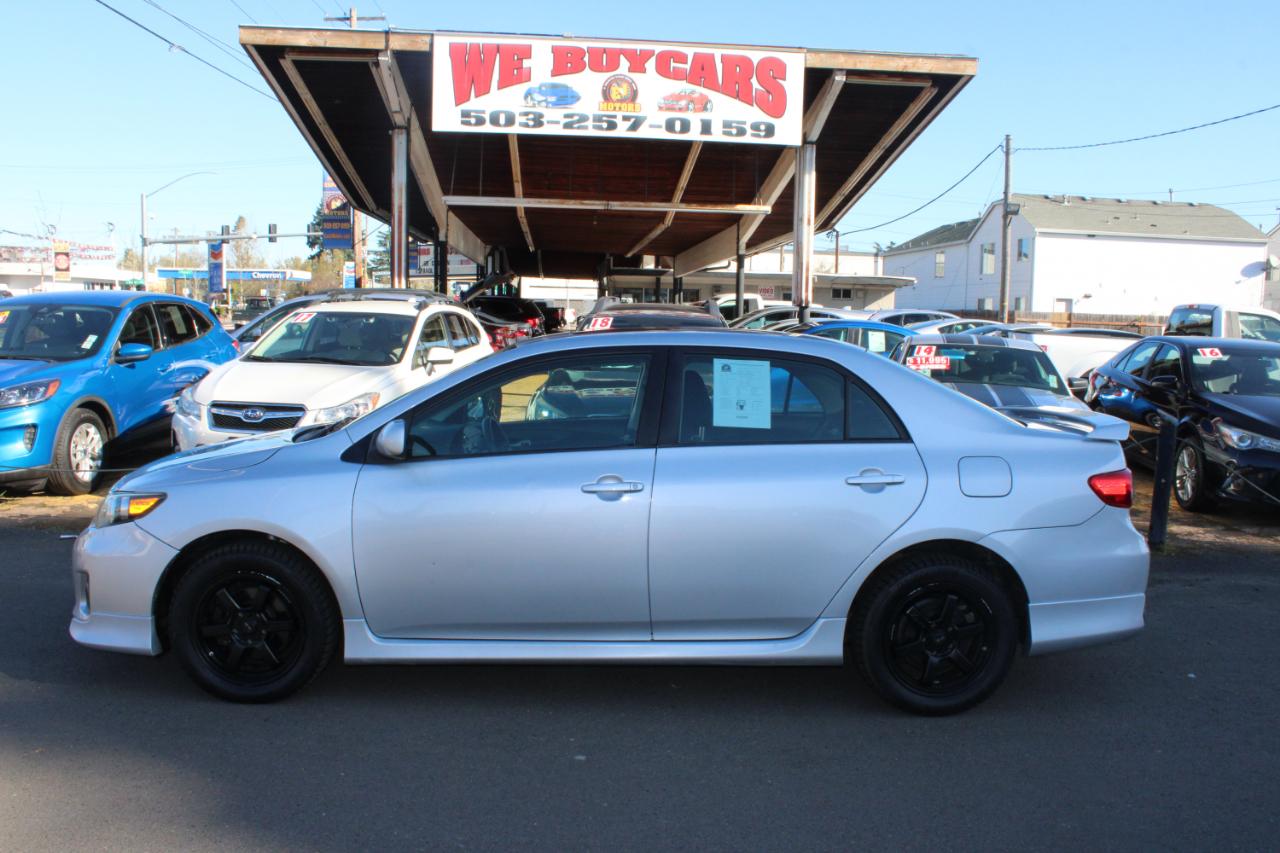 Toyota Corolla 4dr Sdn Auto LE (Natl) 2011