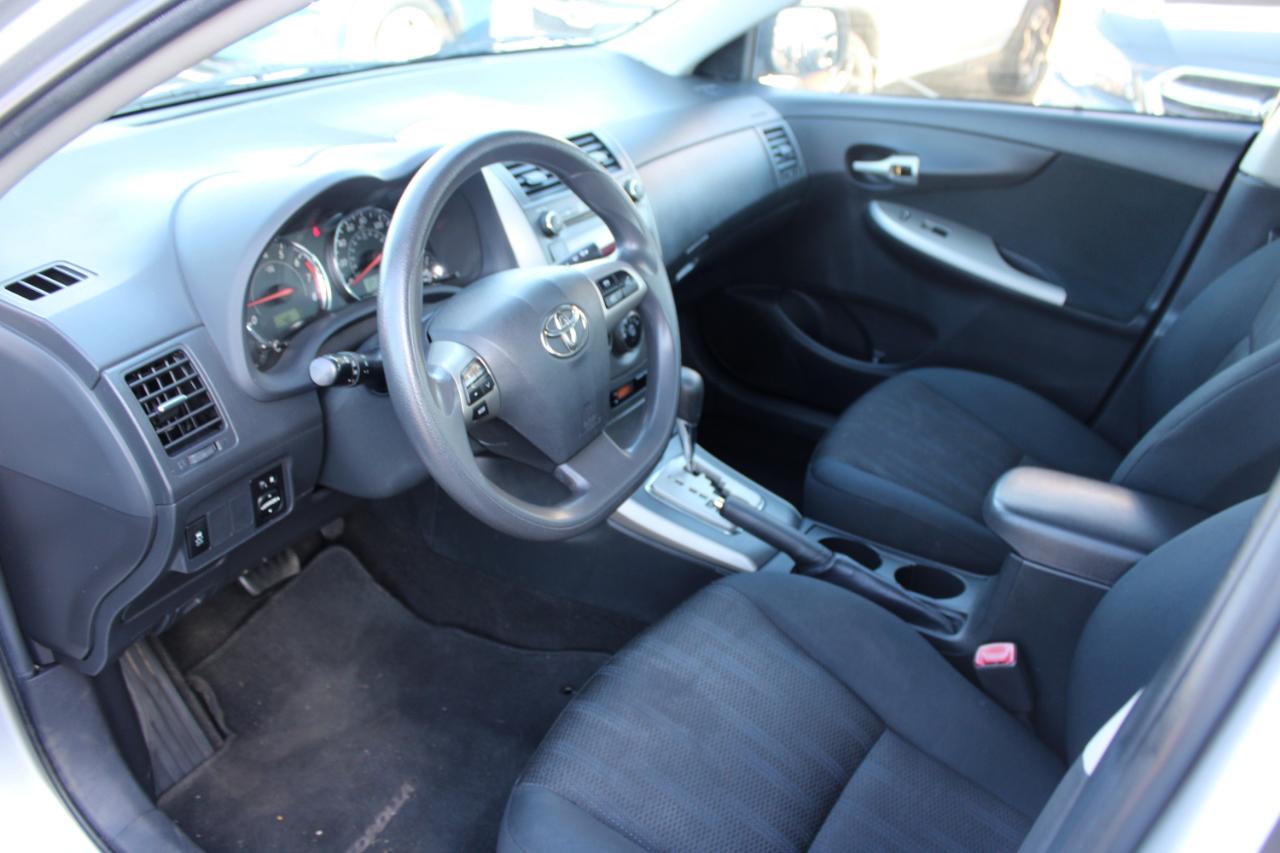 Toyota Corolla 4dr Sdn Auto LE (Natl) 2011