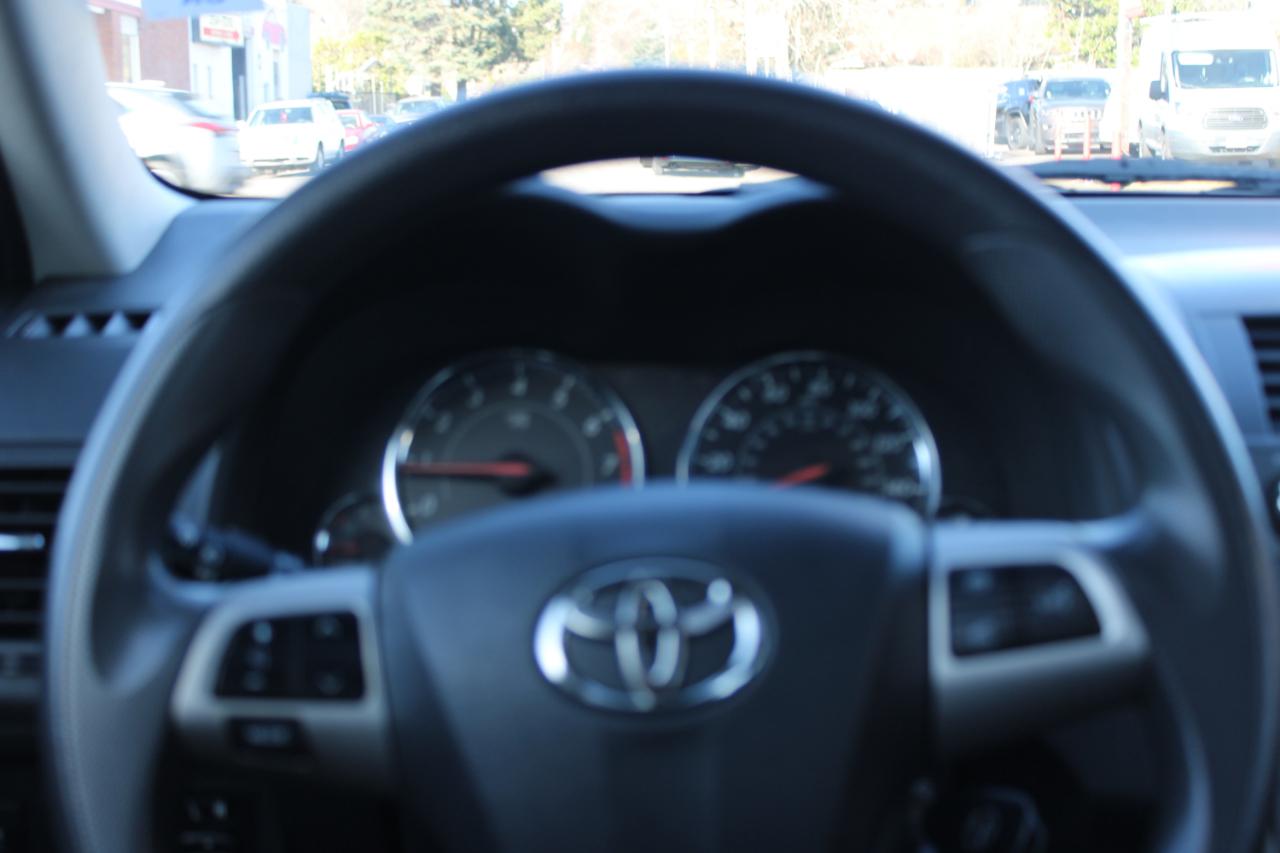 Toyota Corolla 4dr Sdn Auto LE (Natl) 2011