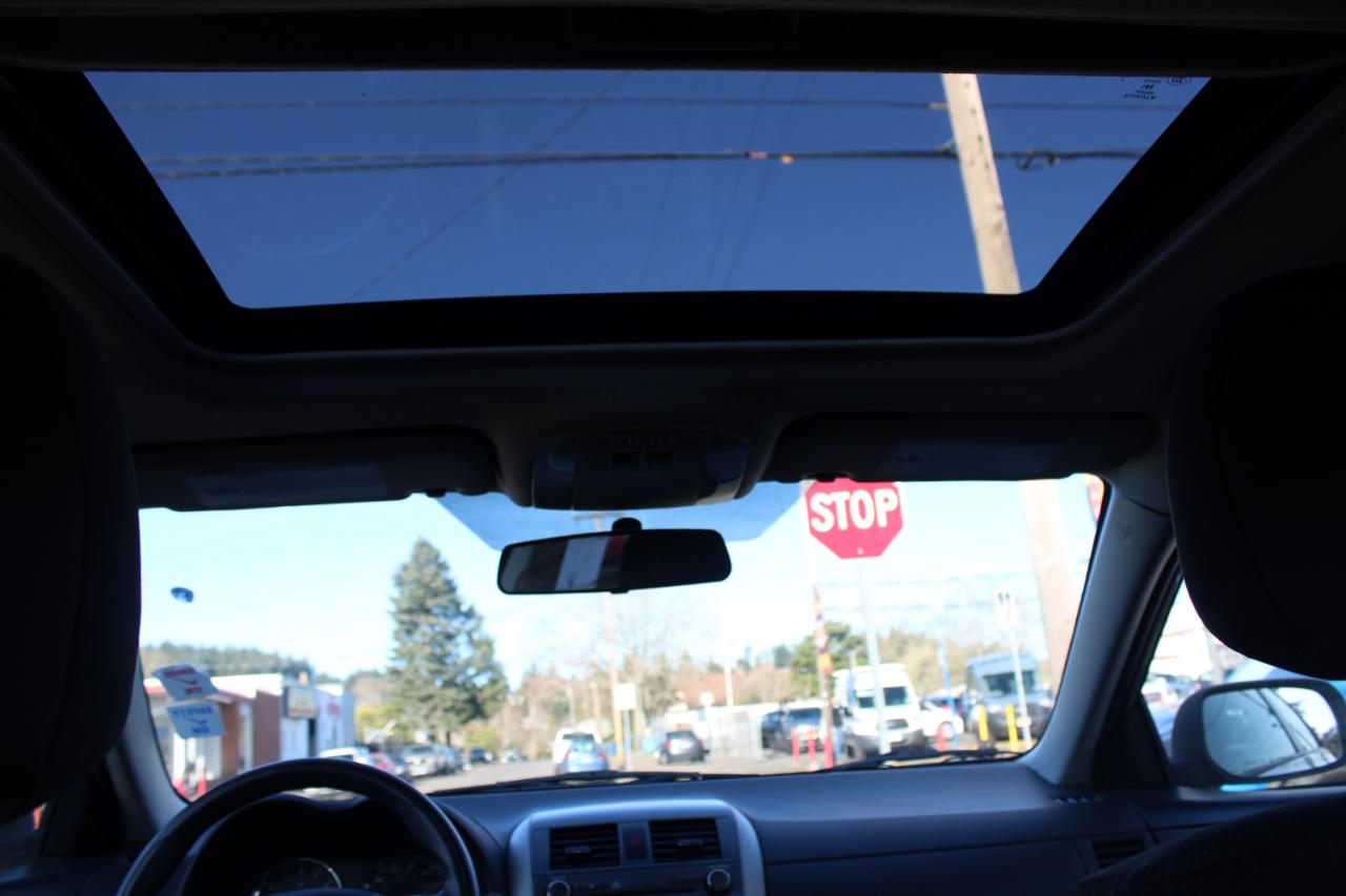 Toyota Corolla 4dr Sdn Auto LE (Natl) 2011