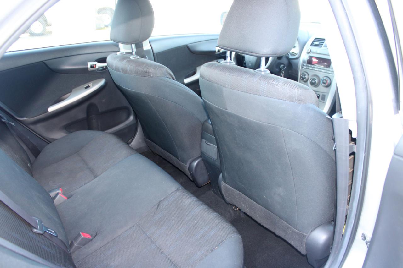 Toyota Corolla 4dr Sdn Auto LE (Natl) 2011