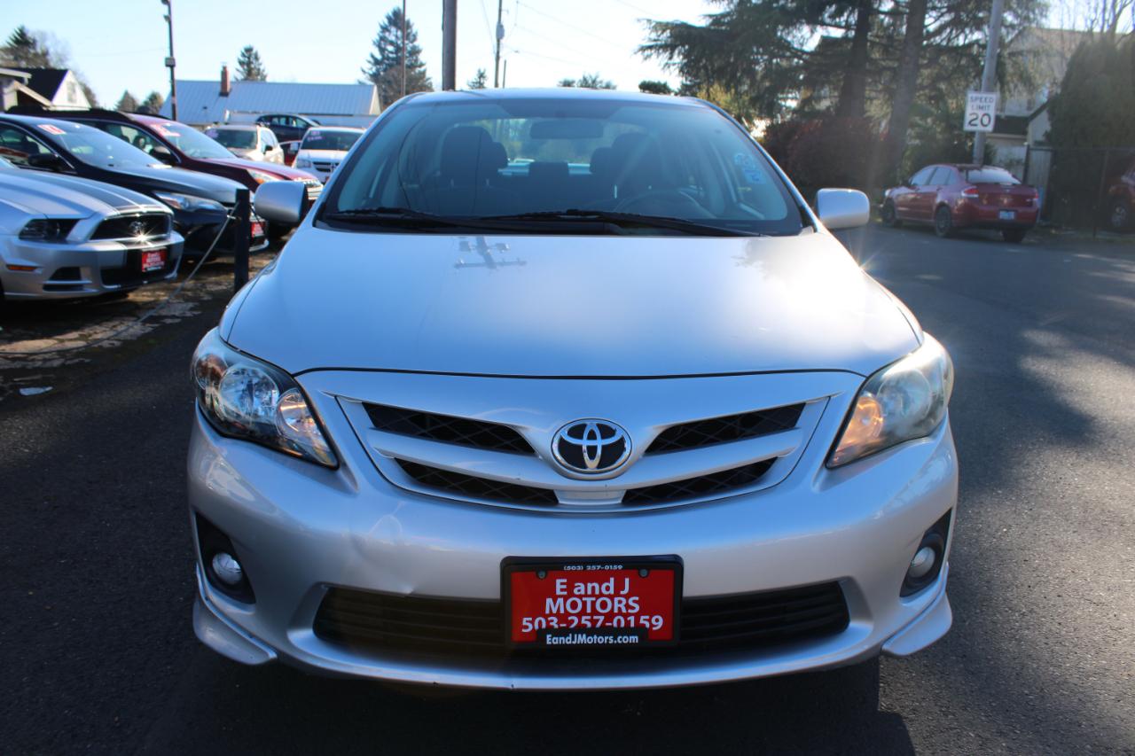 Toyota Corolla 4dr Sdn Auto LE (Natl) 2011