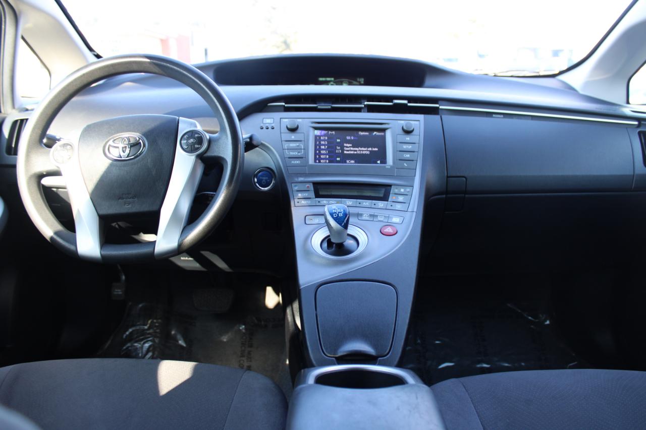 Toyota Prius 5dr HB Three (Natl) 2012