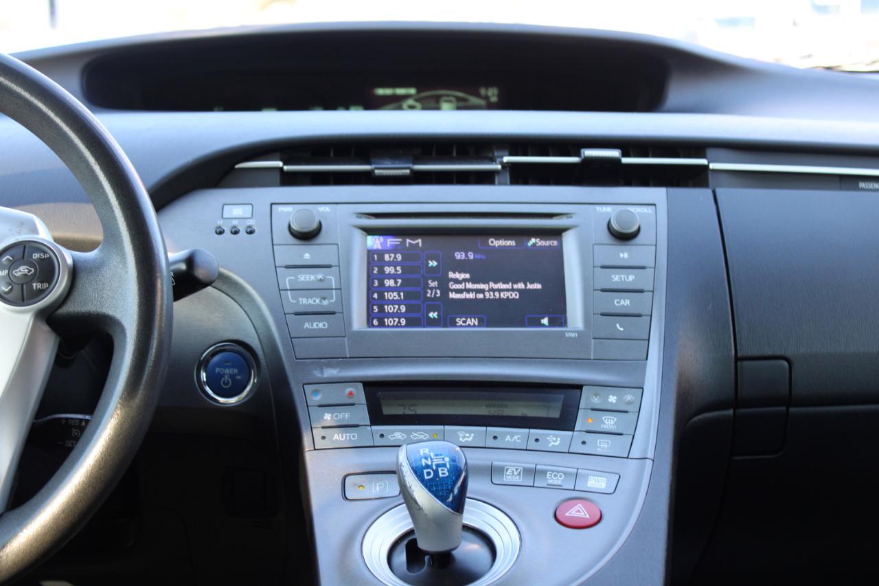 Toyota Prius 5dr HB Three (Natl) 2012