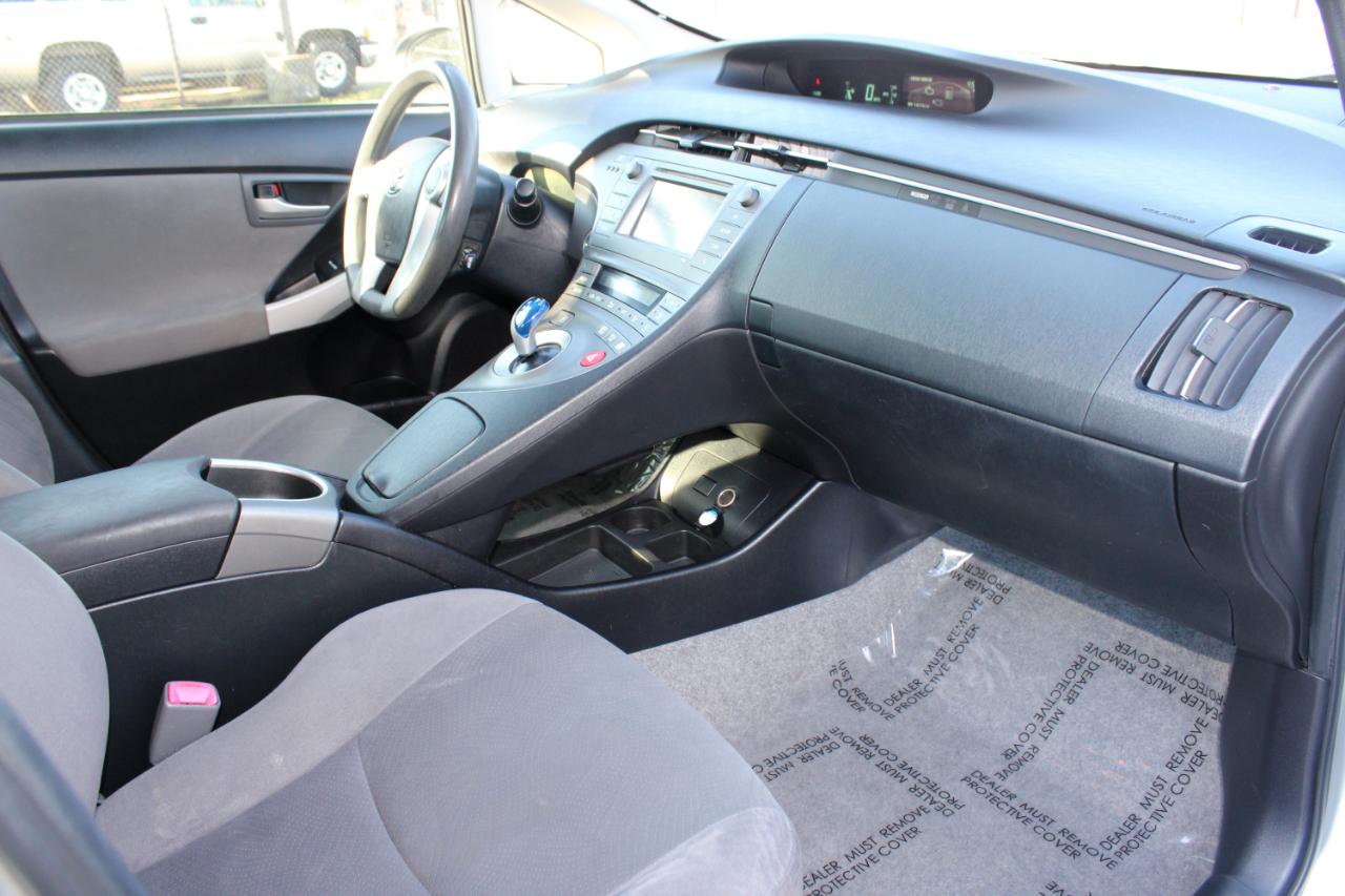 Toyota Prius 5dr HB Three (Natl) 2012