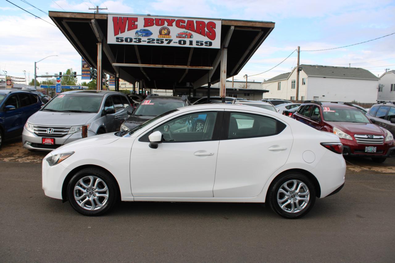 Toyota Yaris iA Auto (Natl) 2017