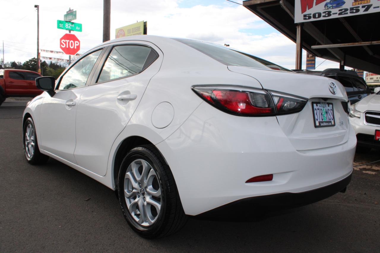 Toyota Yaris iA Auto (Natl) 2017