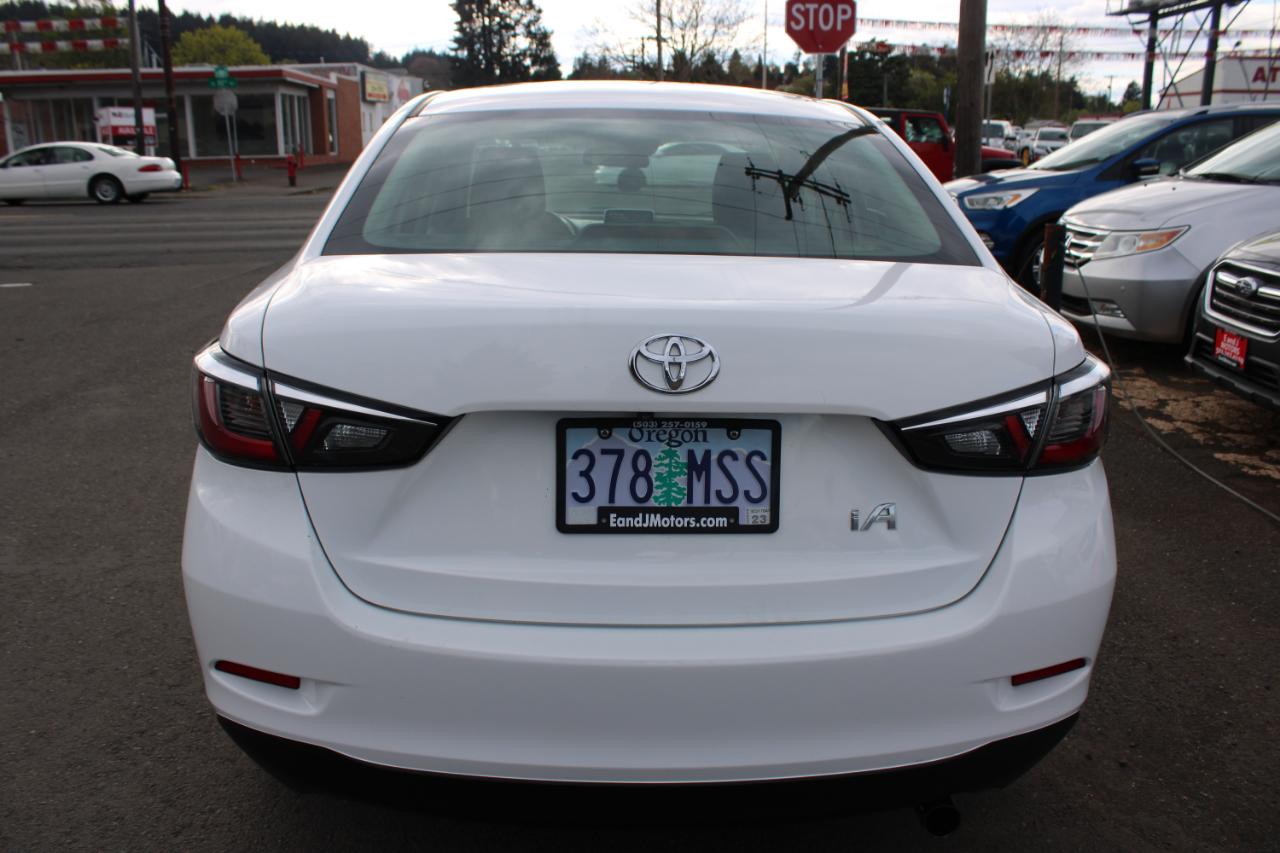 Toyota Yaris iA Auto (Natl) 2017