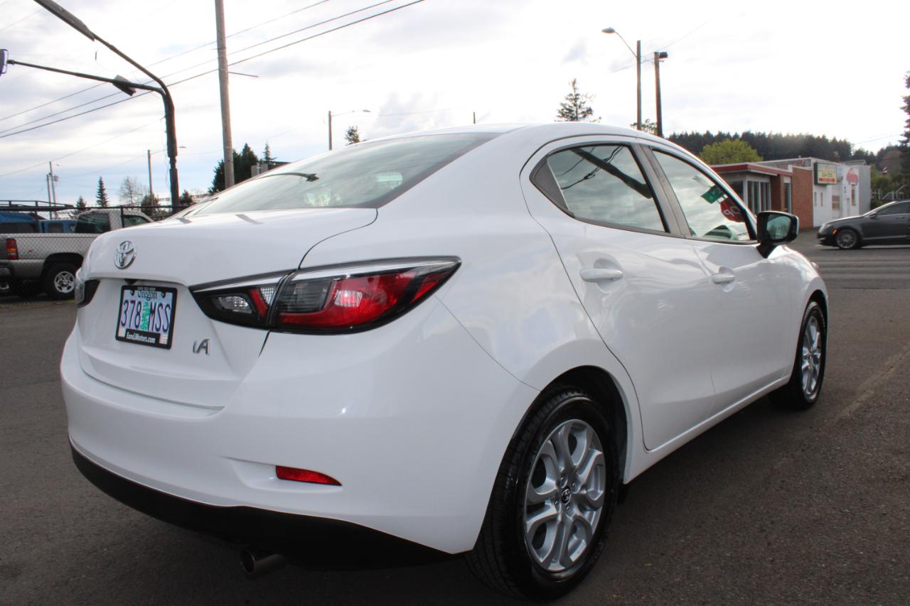 Toyota Yaris iA Auto (Natl) 2017