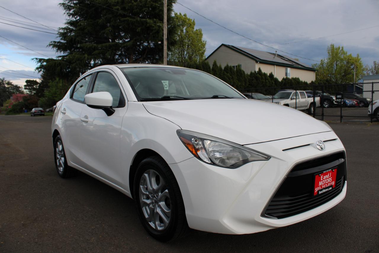 Toyota Yaris iA Auto (Natl) 2017