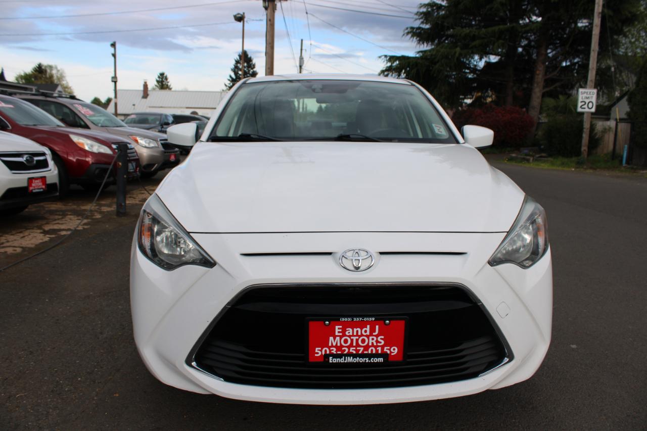 Toyota Yaris iA Auto (Natl) 2017