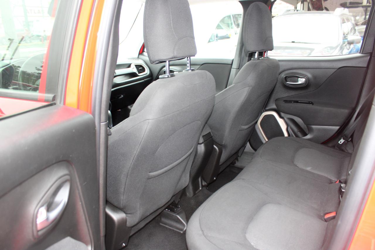 Jeep Renegade Latitude 4D SUV 4WD 2015