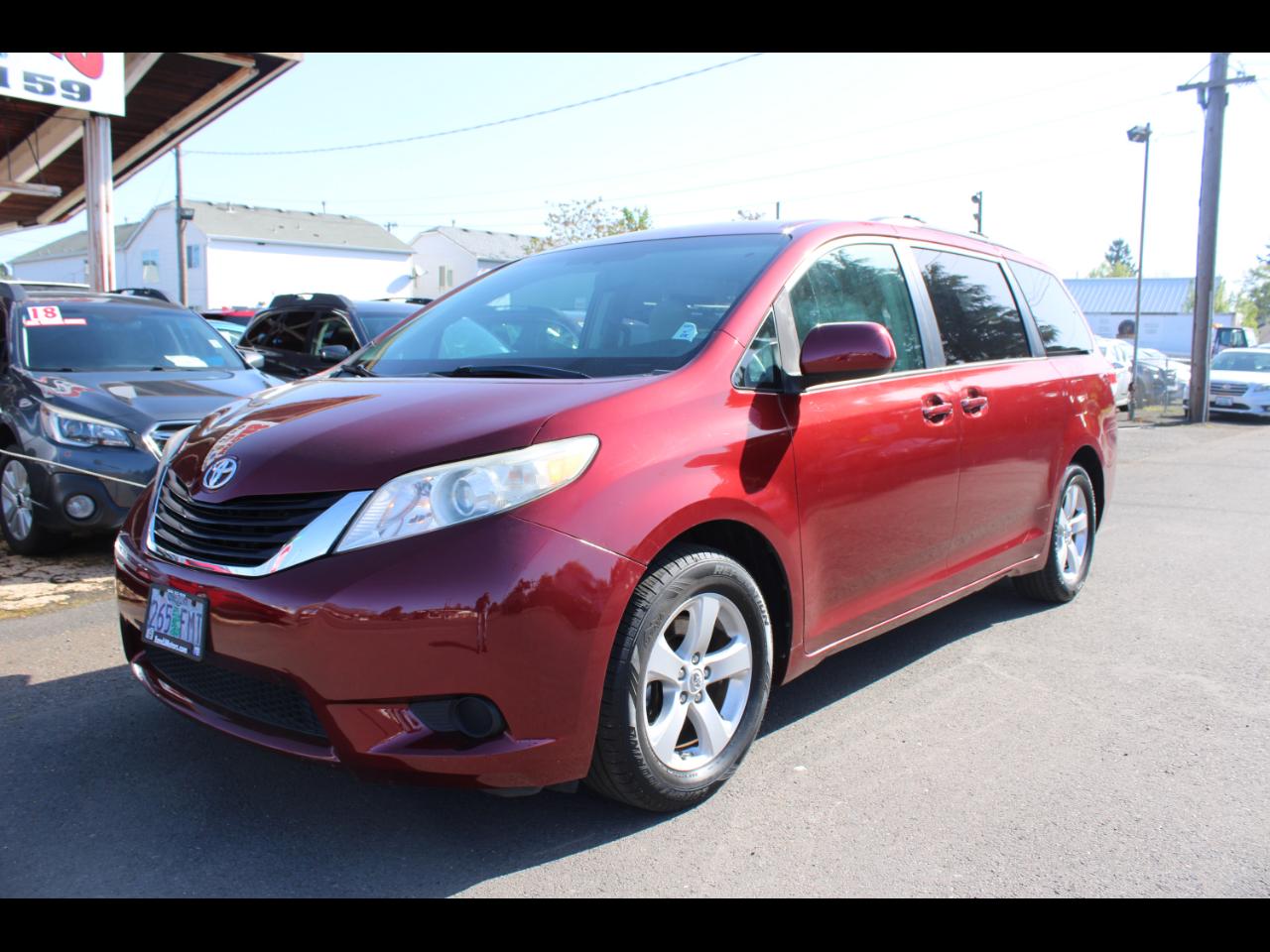 Toyota Sienna 5dr 8-Pass Van I4 LE FWD (Natl) 2011