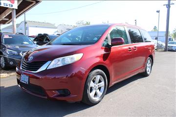 2011 Toyota Sienna 5dr 8-Pass Van I4 LE FWD (Natl)