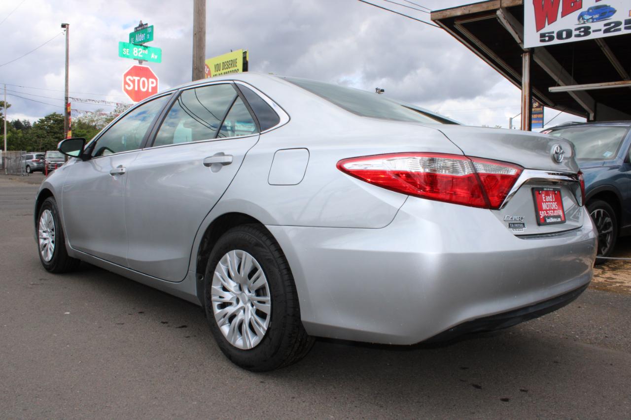 Toyota Camry 4dr Sdn LE Auto (Natl) 2015