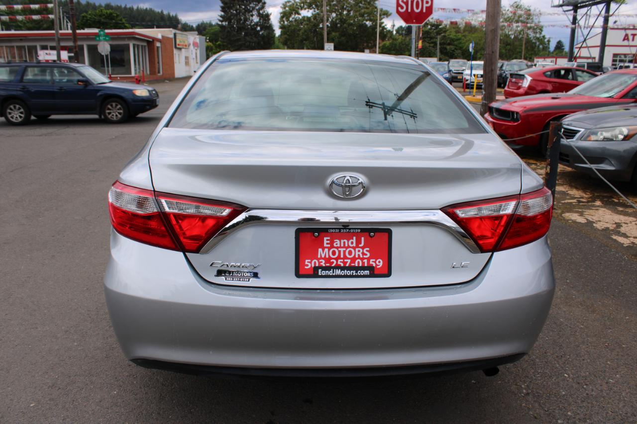 Toyota Camry 4dr Sdn LE Auto (Natl) 2015