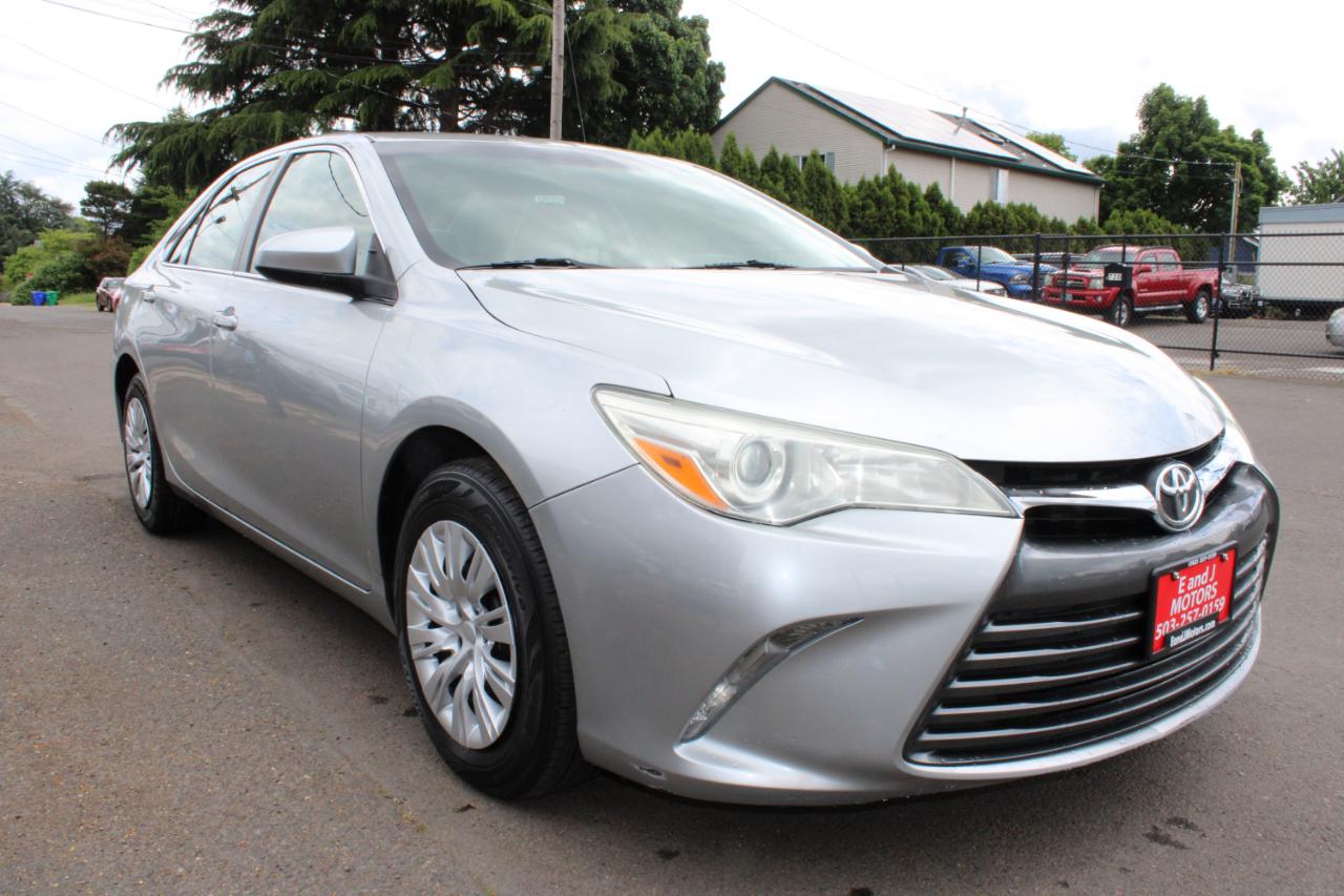 Toyota Camry 4dr Sdn LE Auto (Natl) 2015